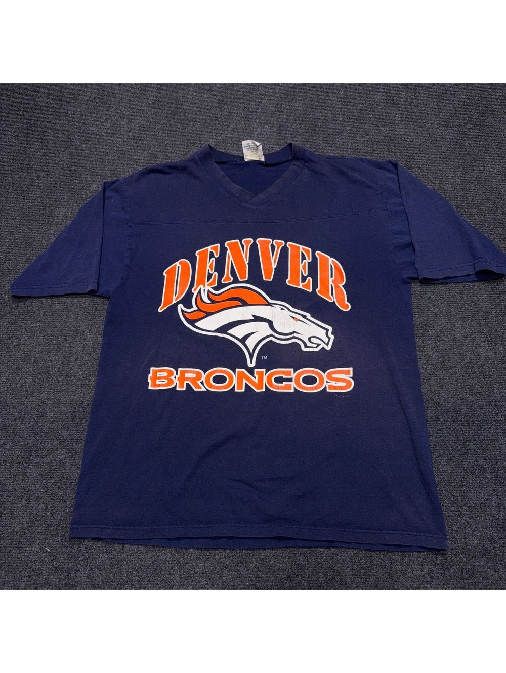 Vintage Sport Denver Broncos Men's Large Navy Graphic T-Shirt